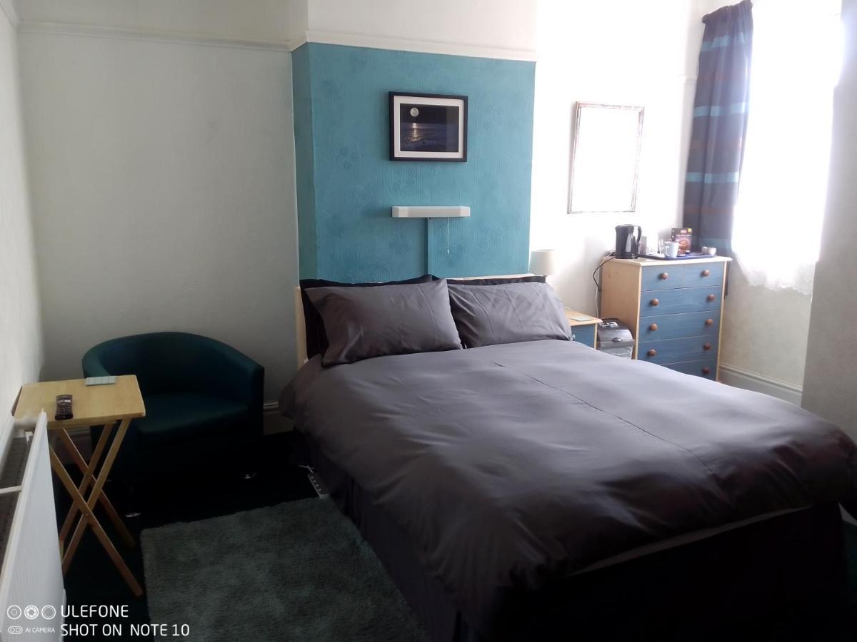 Snowdon House Single Rooms For Solo Travellers Rhyl Exterior photo